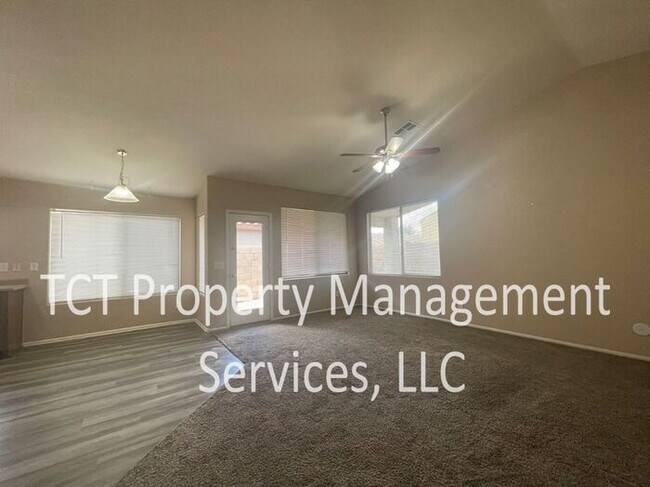 Foto del edificio - Active lifestyle Community in a Charming N...