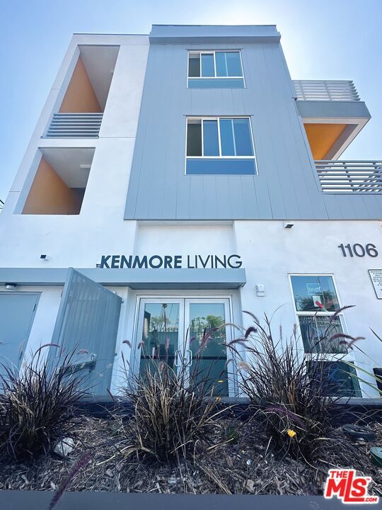 Primary Photo - 1106 S Kenmore Ave