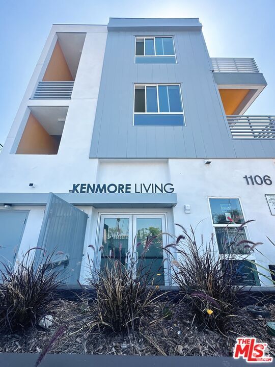 Building Photo - 1106 S Kenmore Ave