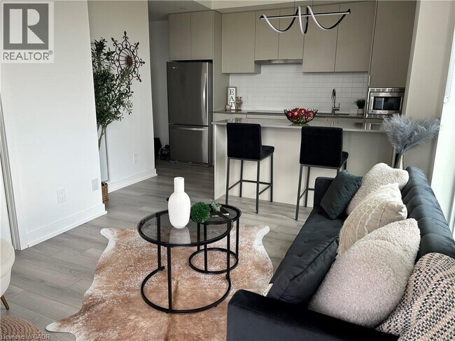 Photo du bâtiment - 510-3079 TRAFALGAR Road