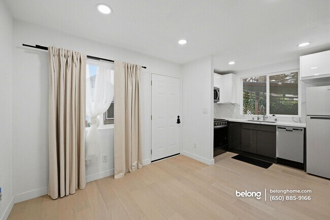 Building Photo - 1397 Vine St