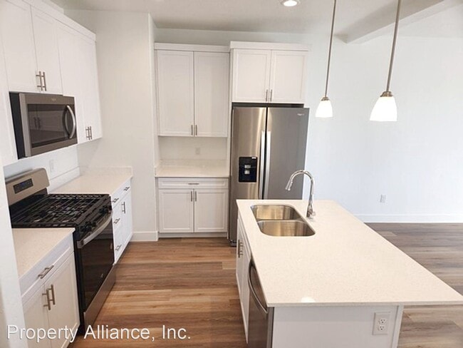 Building Photo - 3 br, 3.5 bath House - 1082 E. 2040 S. #18