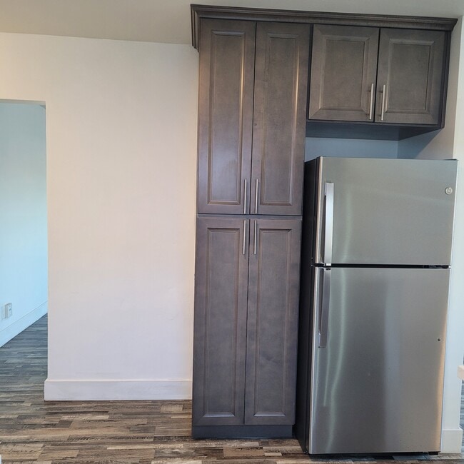 Building Photo - 1641 Evergreen Ave