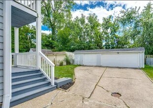 Building Photo - 14300 Darwin Ave