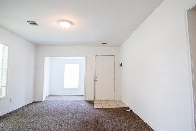 Building Photo - 4634 Clover St