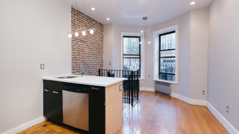 Foto principal - 169 Rogers Ave