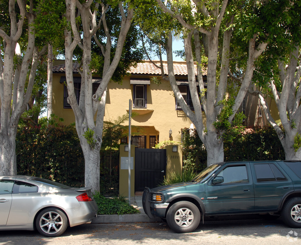 Primary Photo - 1031 N Croft Ave