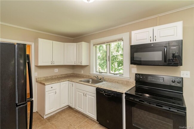 Building Photo - 142 Fries Ln
