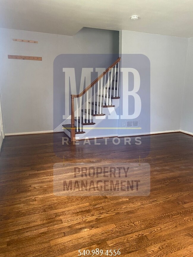 Building Photo - 2 Bedroom 1 Bath Duplex in Grandin/Raleigh...
