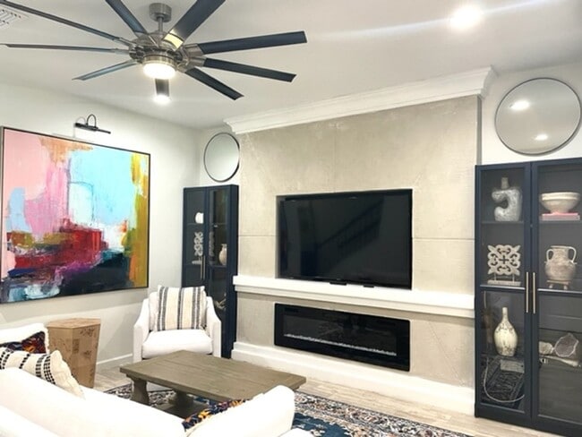 Building Photo - 3/2.5 ANNUAL/FURNISHED  TOWNHOUSE- GORGEOU...