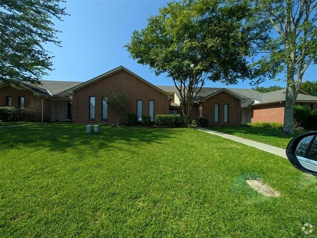 Building Photo - 6532 Chaprice Ln