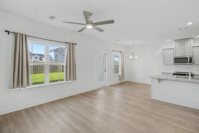 Building Photo - 248 Buckingham Dr