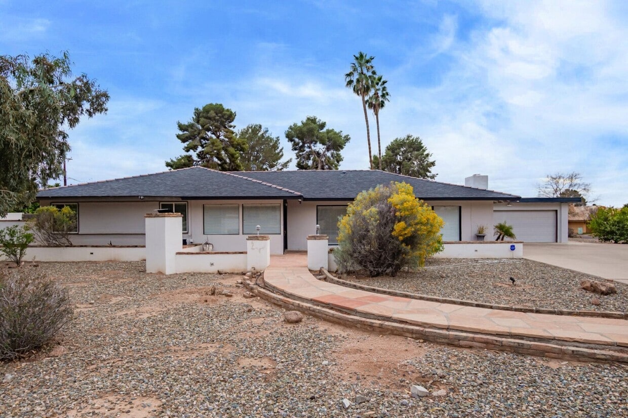 Primary Photo - 5401 E Exeter Blvd