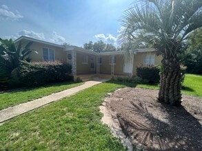 Building Photo - 205 Holmes Dr