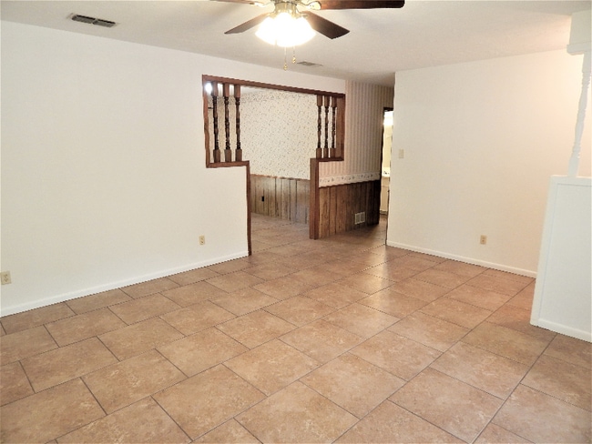 Building Photo - 4028 Western Oak St