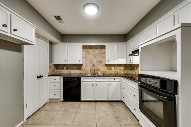 Building Photo - 349 Towne House Ln