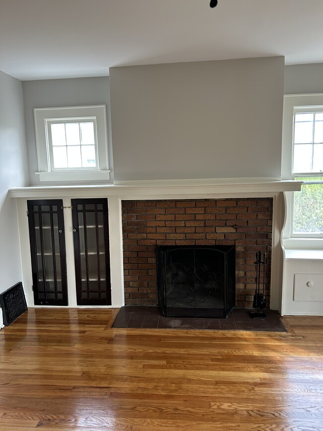 Working Fireplace - 204 Woodbine Ave