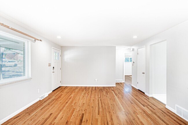 Foto del edificio - Charming 3BD, 2BA Arvada Home with 2-Car Garage and Yard