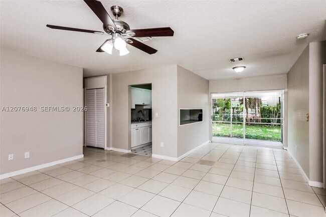 Foto del edificio - 3430 N 72nd Terrace