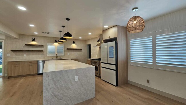 Foto del edificio - 114 S Emerald Pl