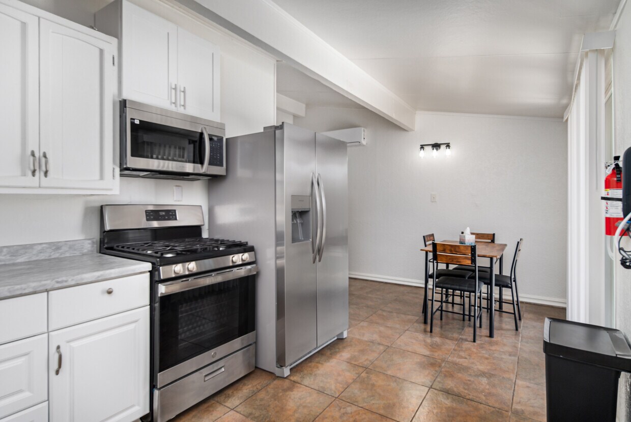 Habitaciones en alquiler - Totalmente remodeladas - 45426 10th St W