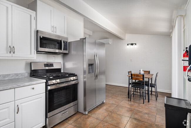 Building Photo - 45426 10th St W