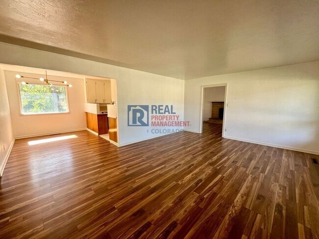 Building Photo - 919 Panorama Dr
