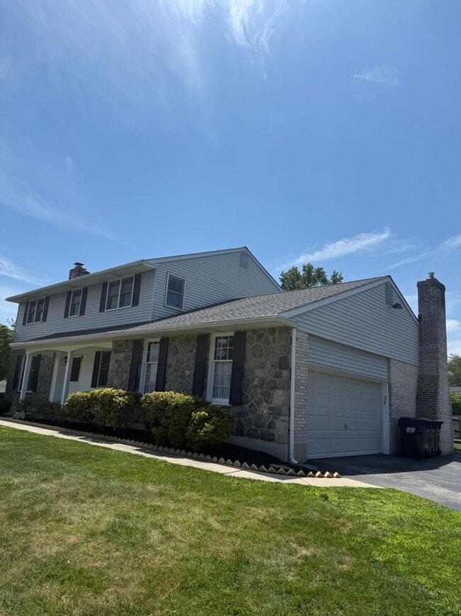 Building Photo - North Wilmington - 4 bedroom, 2.5 bath home in Chalfonte