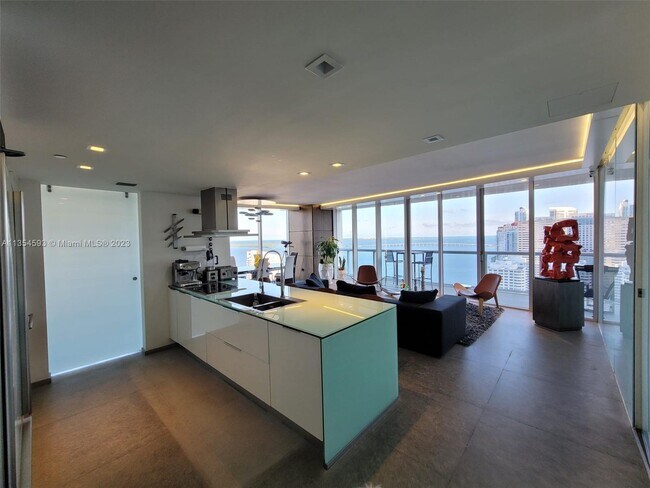 Foto del edificio - 495 Brickell Ave