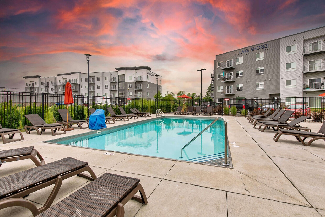Primary Photo - Lake Shore Apartments
