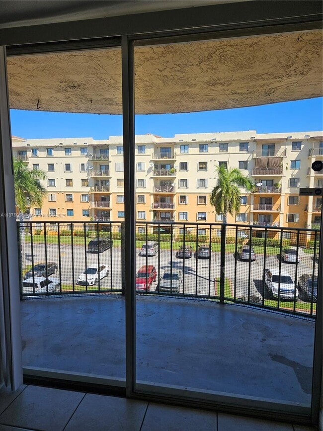Building Photo - 9320 Fontainebleau Blvd