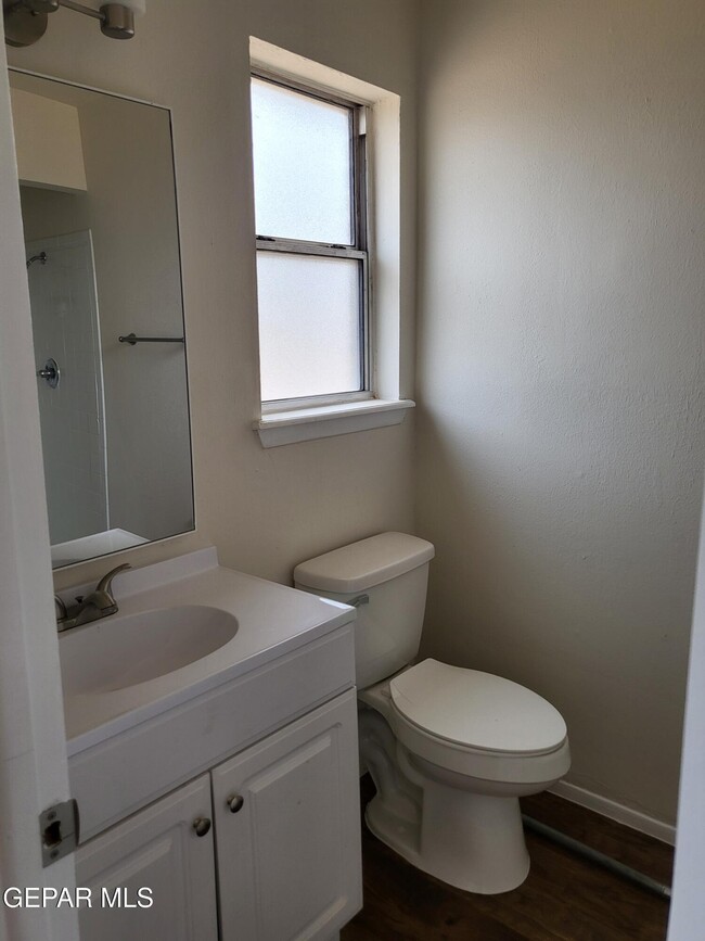 Building Photo - 3453 Hollyglen St