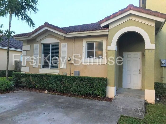Foto principal - 112 SW 15 Road Homestead FL 33030