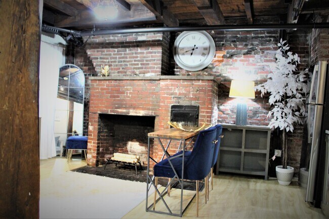 Foto del edificio - 1 Champney Pl