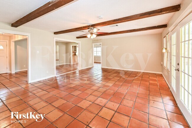 Foto del edificio - 4003 Chapel Square Dr