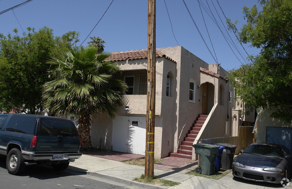 Building Photo - 441 E 9th St