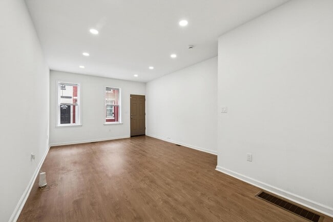 Foto del edificio - 2550 N Sartain St