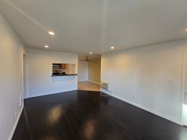 Building Photo - Monterey Villas: Lower 1 Bedroom 1 Bath Condo