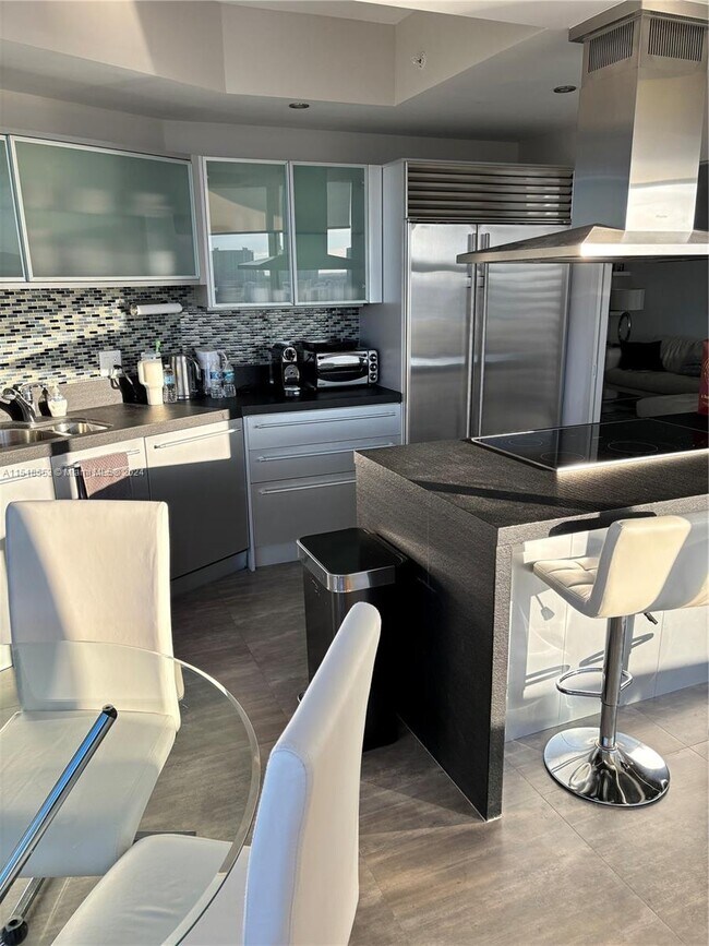 Foto del edificio - 18201 Collins Ave