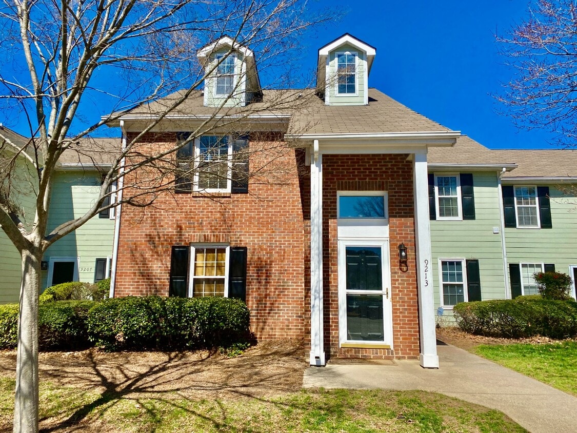Primary Photo - Updated Townhome!