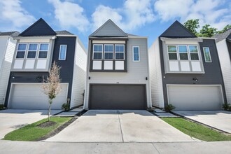 Building Photo - 318 Neyland St