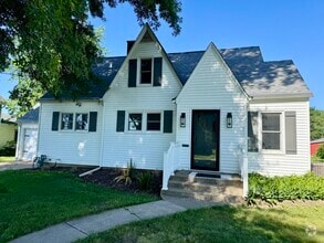 Building Photo - 323 N Vail St