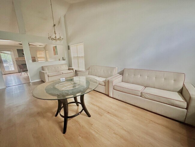 Foto del edificio - 12810 English Walnut Ln