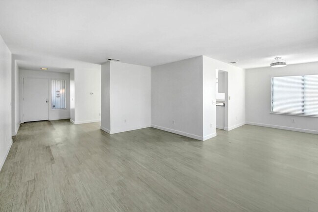 Foto del edificio - 2279 N Sycamore Ave