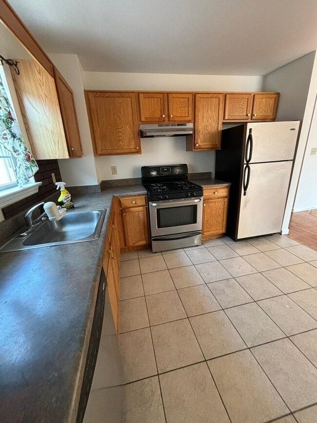 Building Photo - 28 Delavan Pl