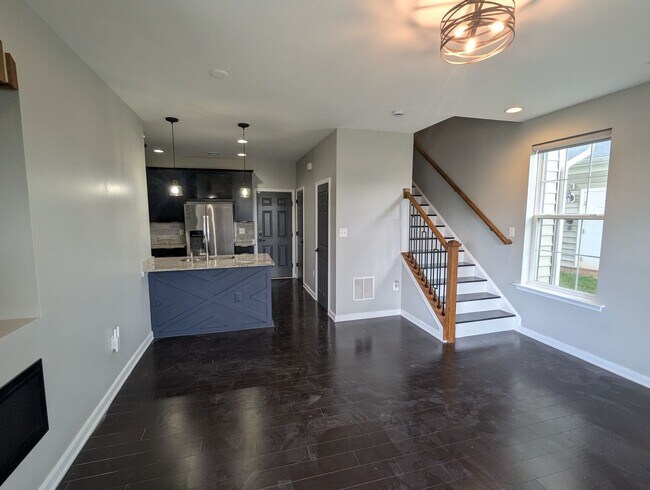 Foto del edificio - Two Level END UNIT condo in East of Market...