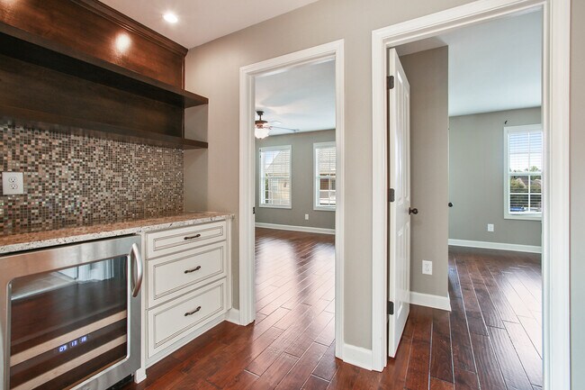Foto del edificio - 4253 Hardy Ave