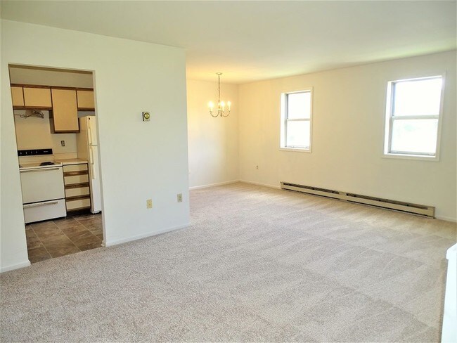 Building Photo - 611 Brunnerville Rd