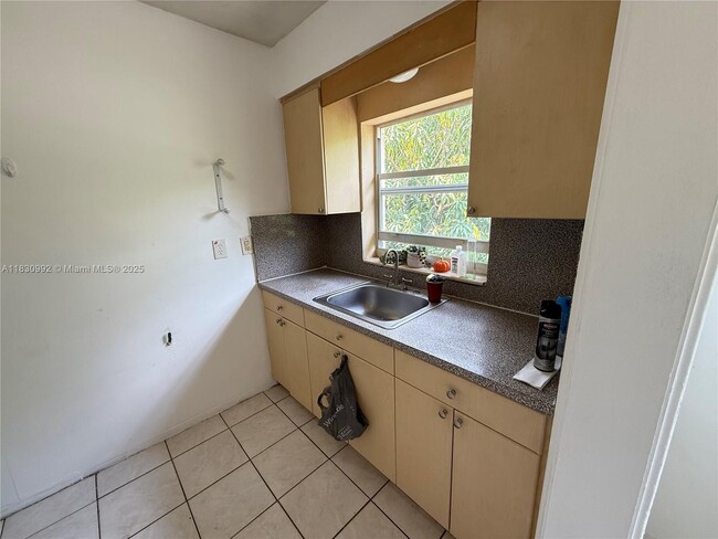 Foto del edificio - 518 Santander Ave