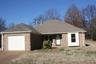 Building Photo - 2717 Bay Pointe Cir N